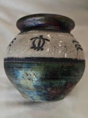 Ben Diller Vase Raku Art Pottery Iridescent Maui Hawaii Sea Turtle 4 in. Signed